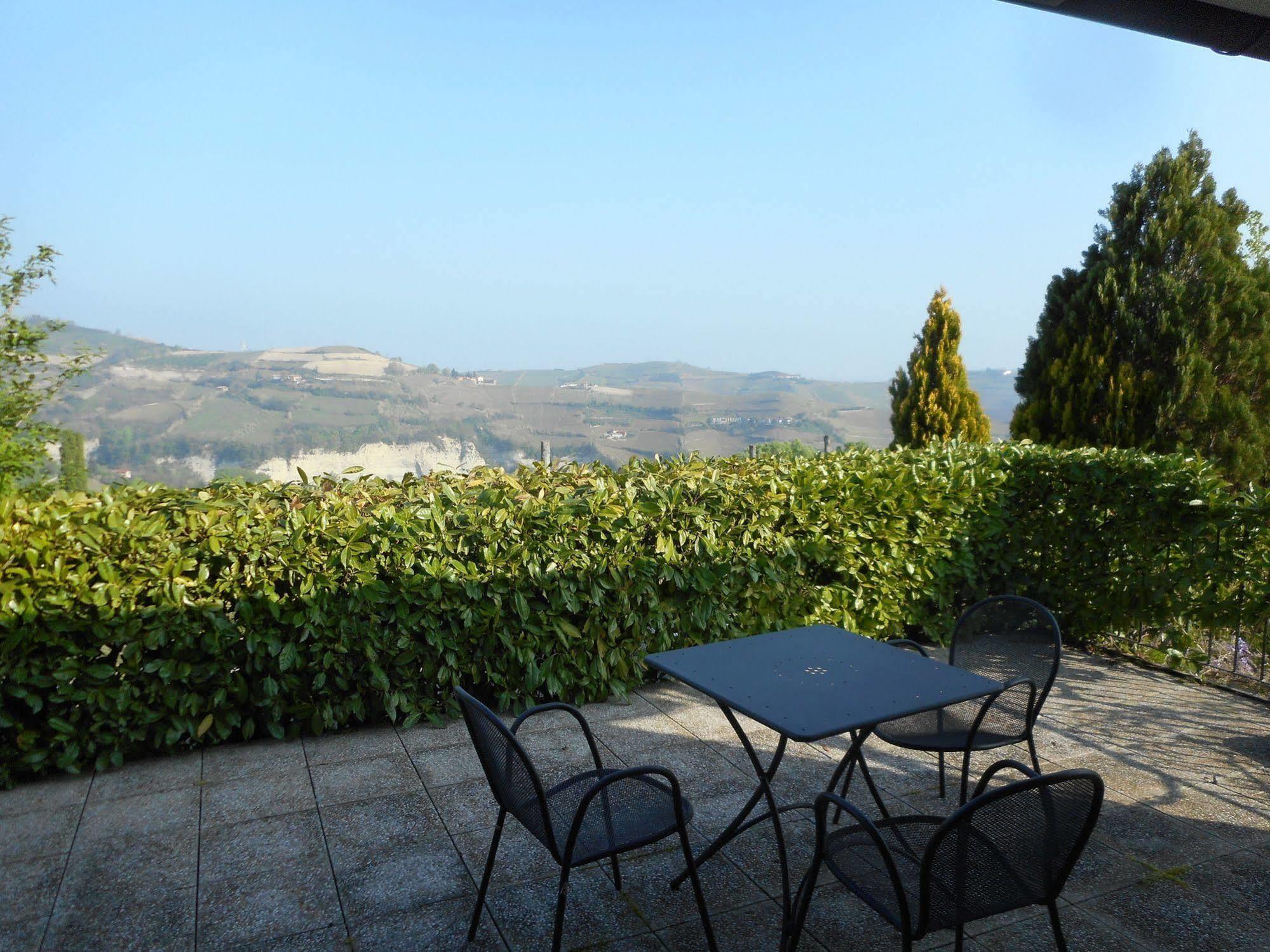 Agriturismo Cascina Serra Cossano Belbo المظهر الخارجي الصورة